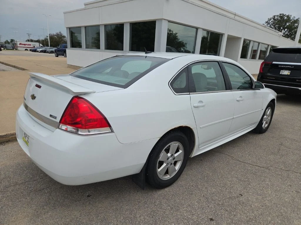 Used 2010 White Chevrolet LT image 5