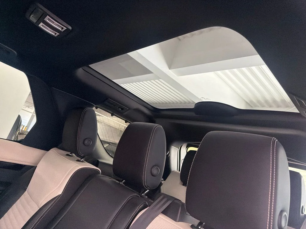 Used 2023 Silver Land Rover S R-Dynamic image 10