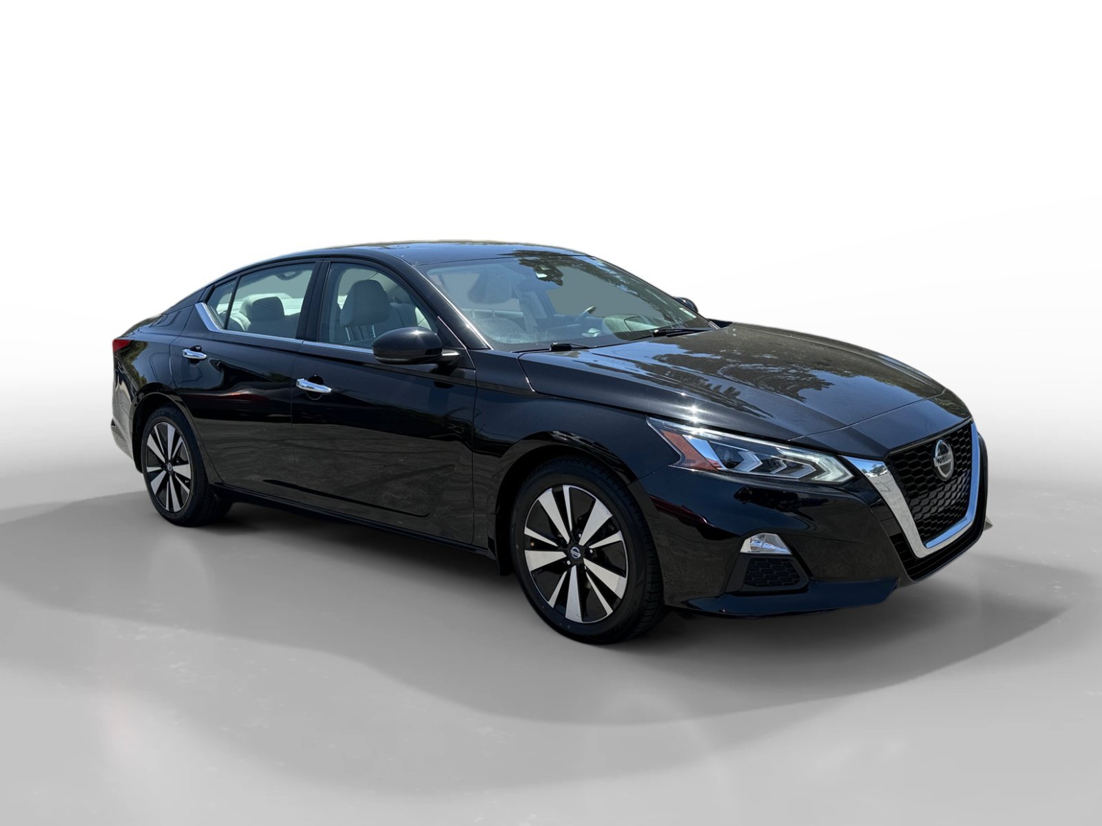 Used 2021 Super Black Clearcoat NISSAN 2.5 SV image 7