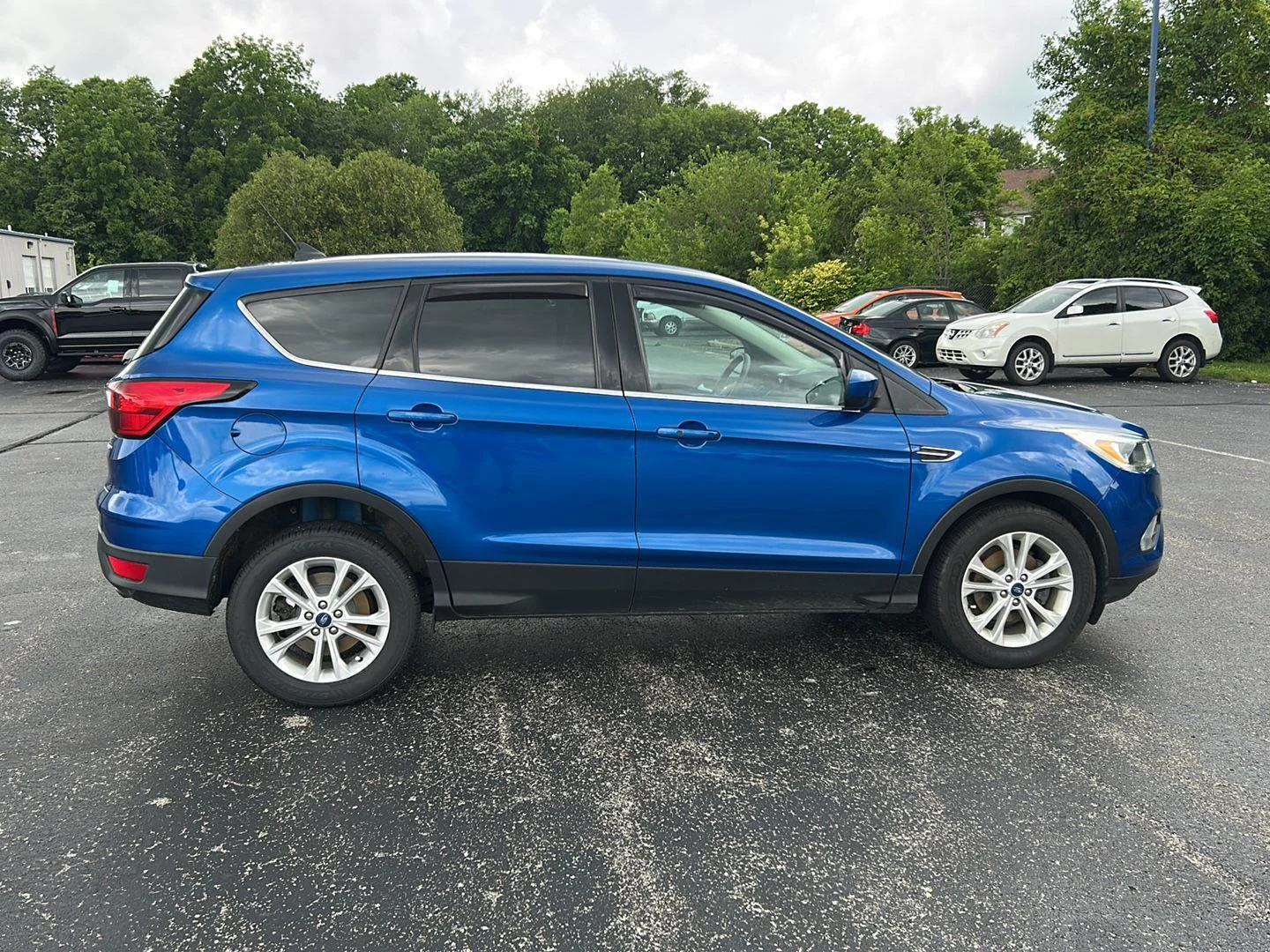 Used 2019 Lightning Blue Ford SE image 8