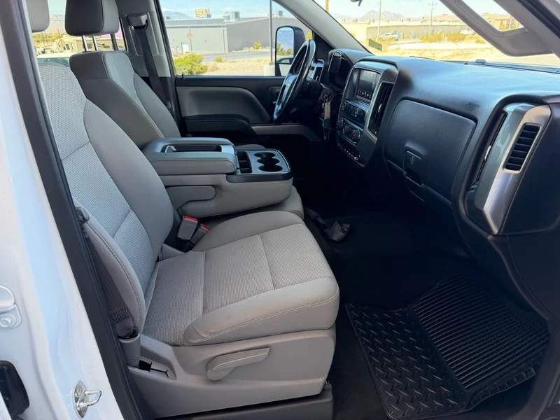 Used 2017 SUMMIT WHITE Chevrolet LT image 20
