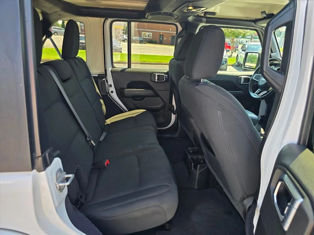 Used 2021 White Jeep Unlimited Sahara image 13
