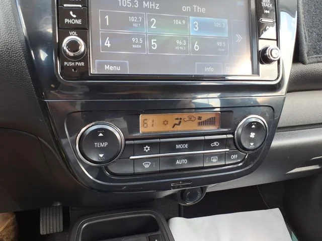Used 2020 White Mitsubishi ES image 25