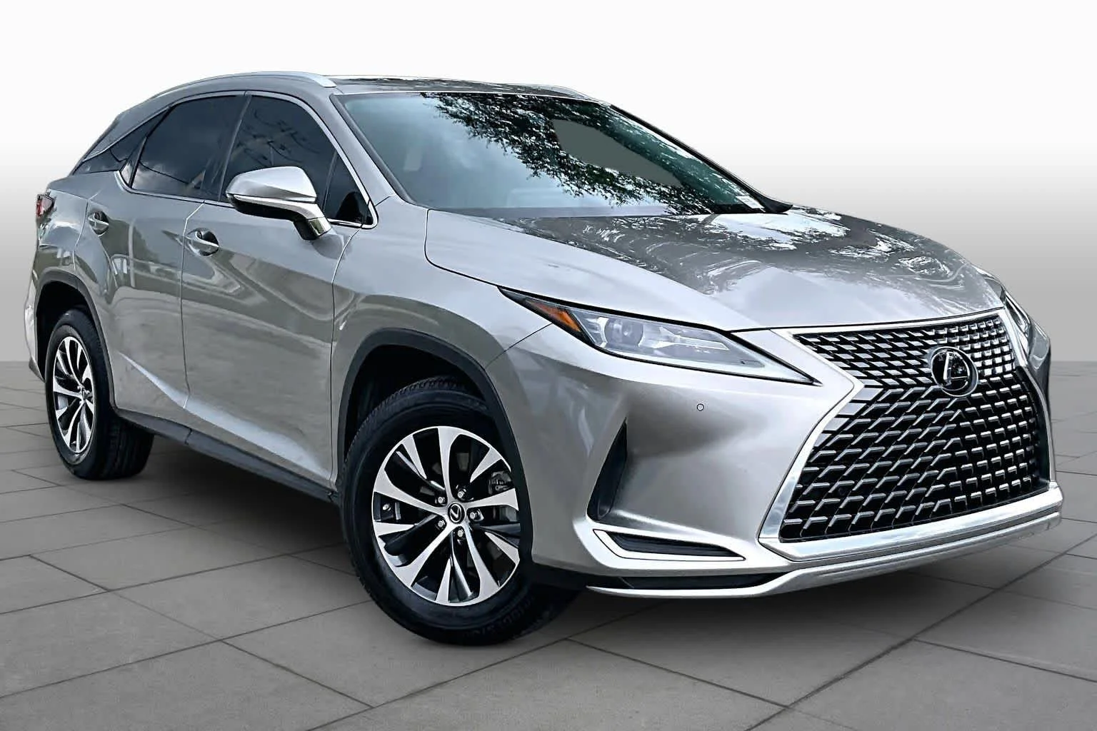 Used 2020 Atomic Silver Lexus  image 4