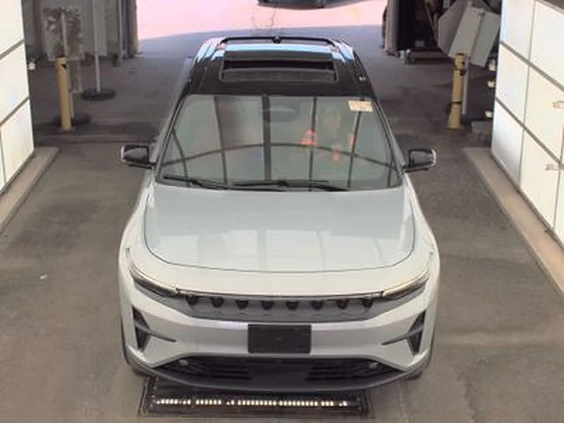 Used 2025 Silver Jeep Launch Edition image 2