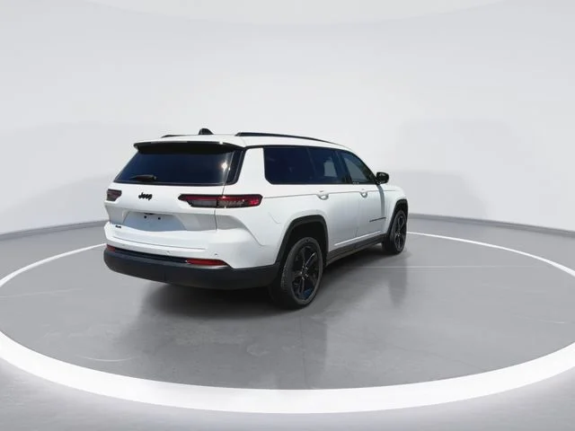 Used 2023 White Jeep Altitude image 10
