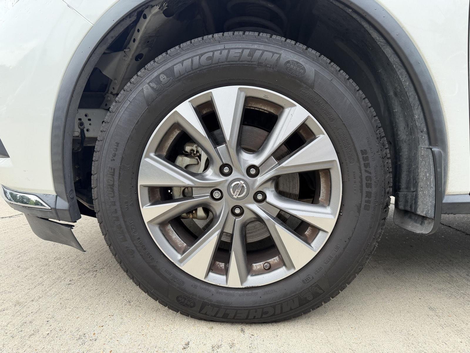Used 2017 Pearl White Nissan S image 4