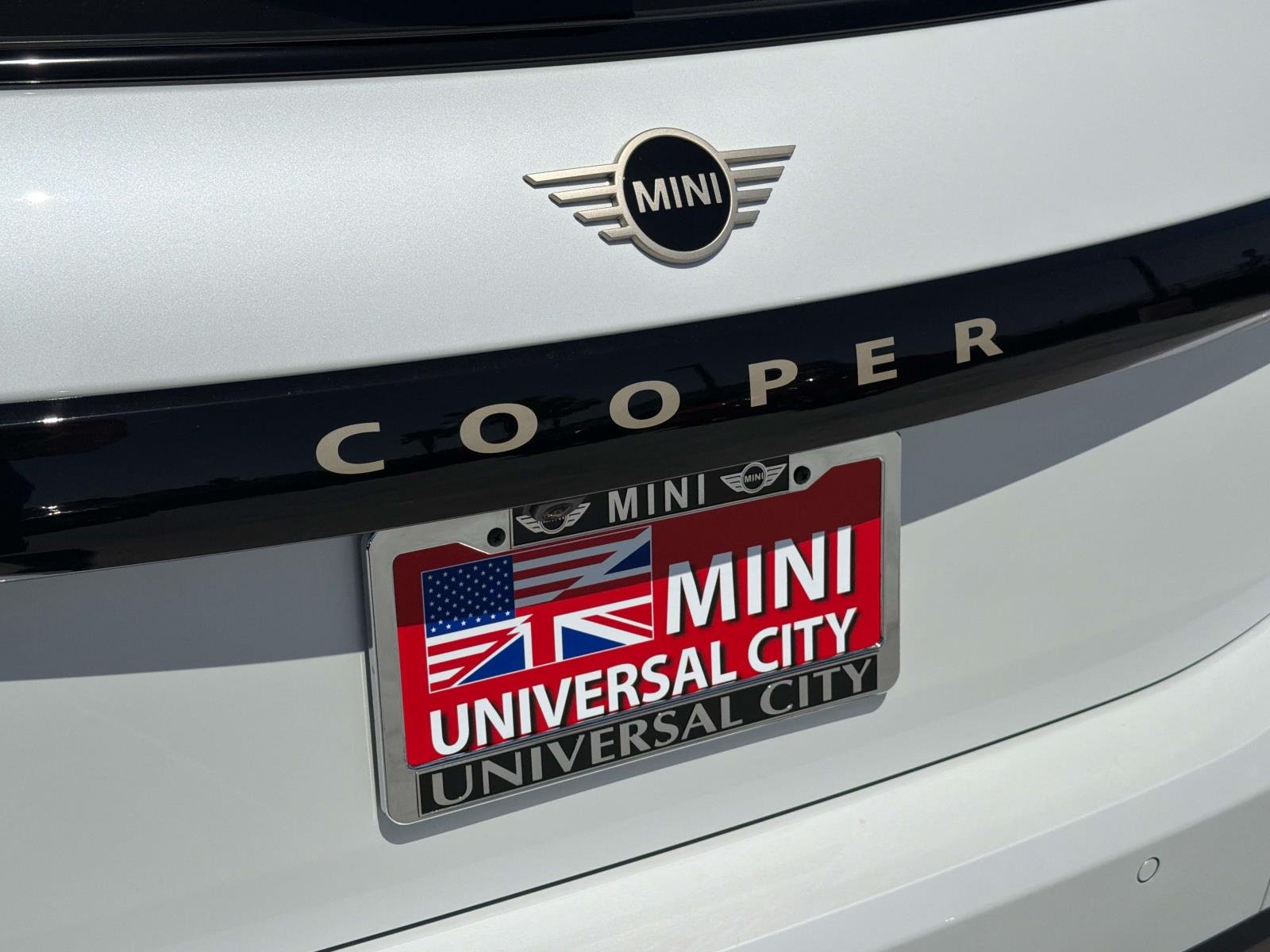 New 2026 0C6A Nanuq White Metallic MINI Signature Plus image 5