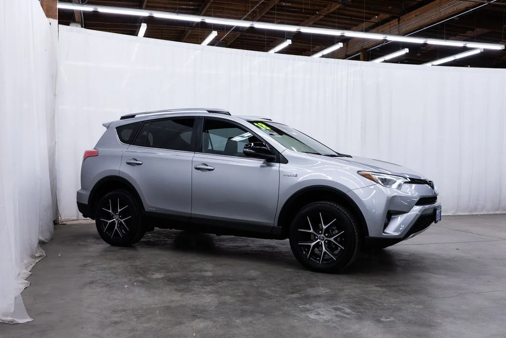 2018 Toyota RAV4 Hybrid SE AWD's photo