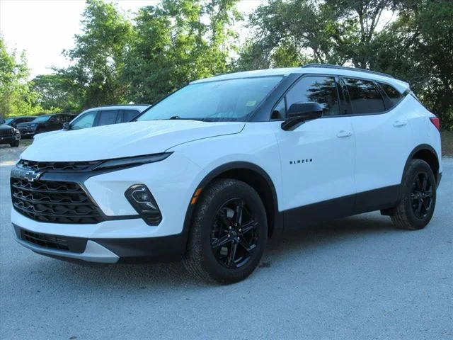 Used 2024 White Chevrolet LT image 3