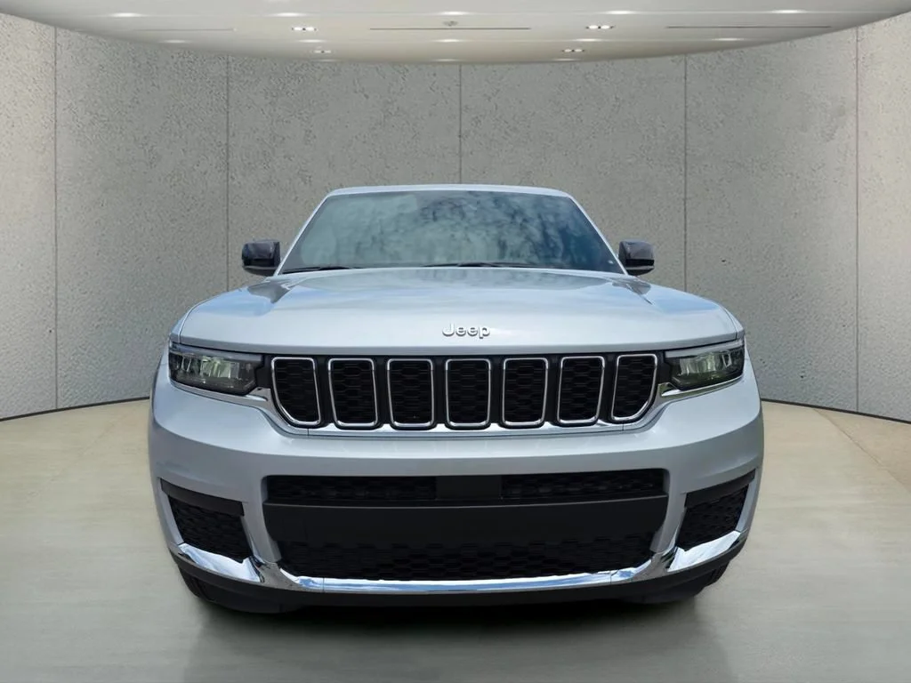 New 2026 Silver Zynith Exterior Paint Jeep Laredo image 12