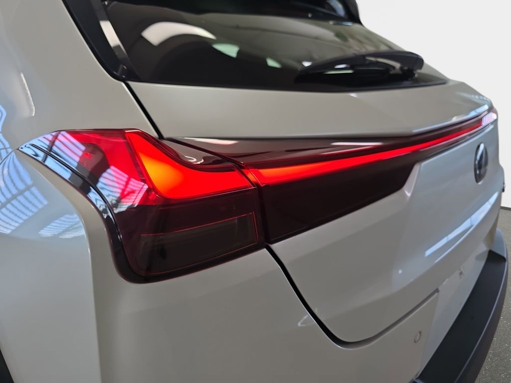 Used 2021 White Pearl Lexus 250h Base image 32