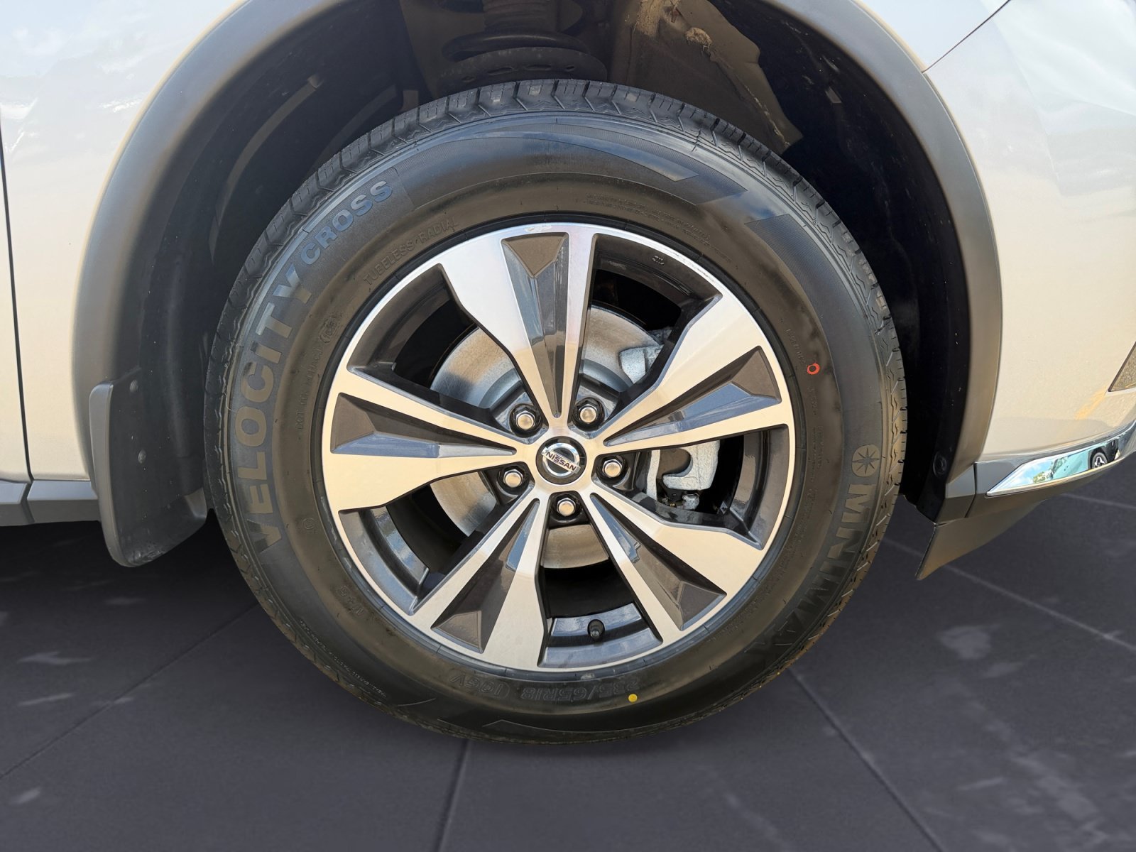 Used 2020 Brilliant Silver Metallic Nissan SV image 41