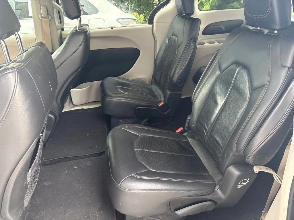 Used 2018 White Chrysler Touring L image 12