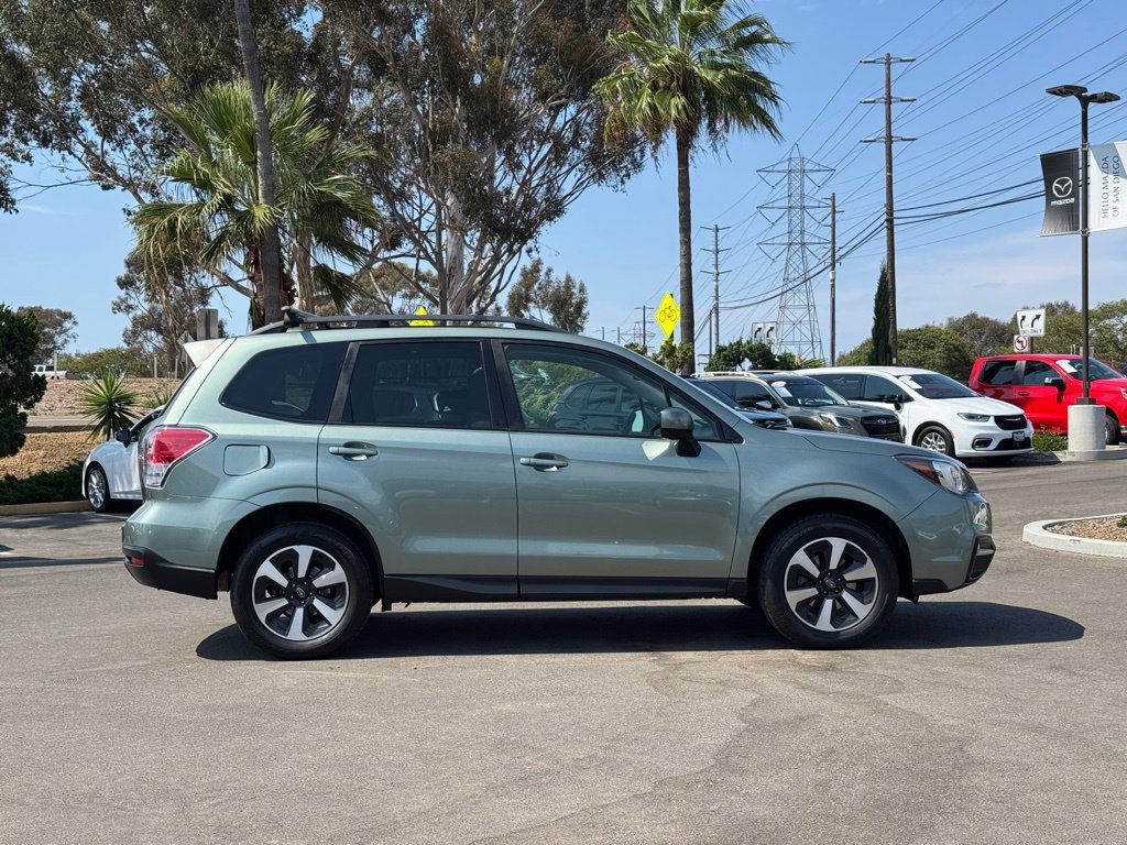 Used 2018 Green Metallic Subaru 2.5i Premium image 30