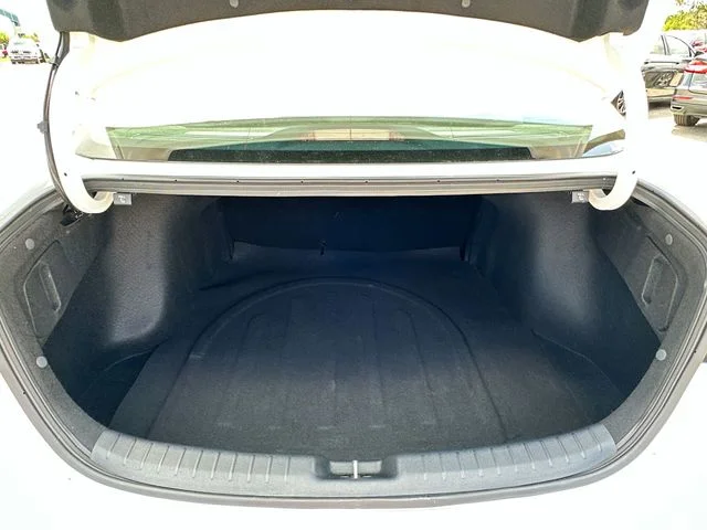 Used 2023 White Kia GT-Line image 26
