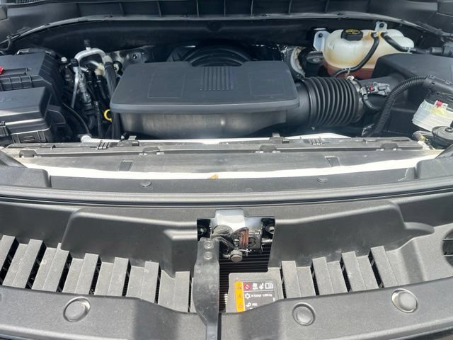 Used 2025 Iridescent Pearl Tricoat Chevrolet RST image 30