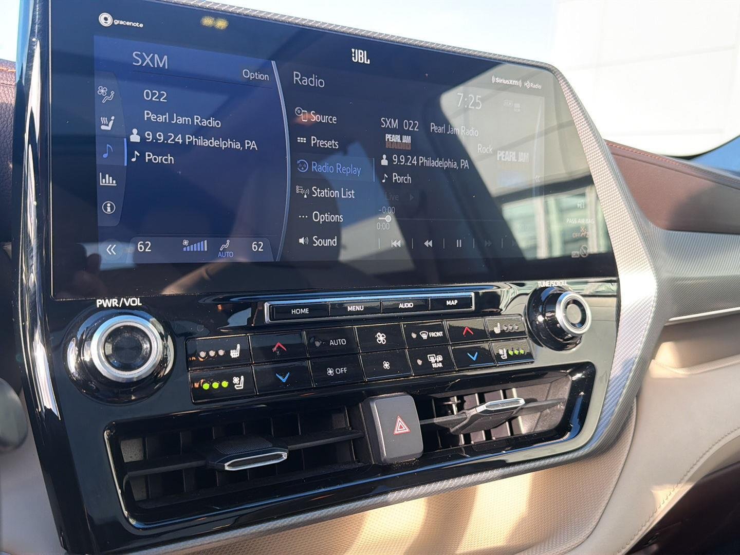Used 2022 Wind Chill Pearl Toyota Platinum image 25