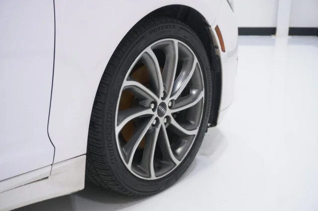 Used 2019 WHITE Lincoln Reserve I image 5