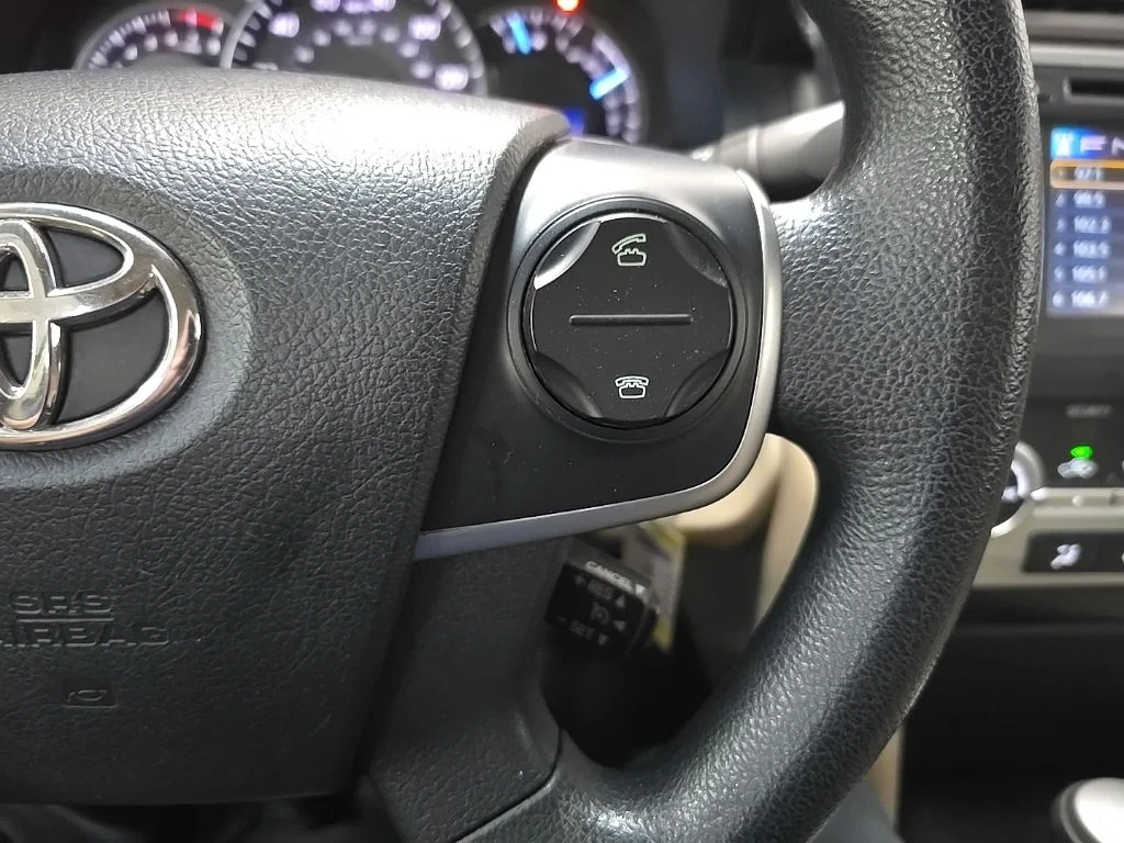 Used 2013 Red Toyota LE image 20