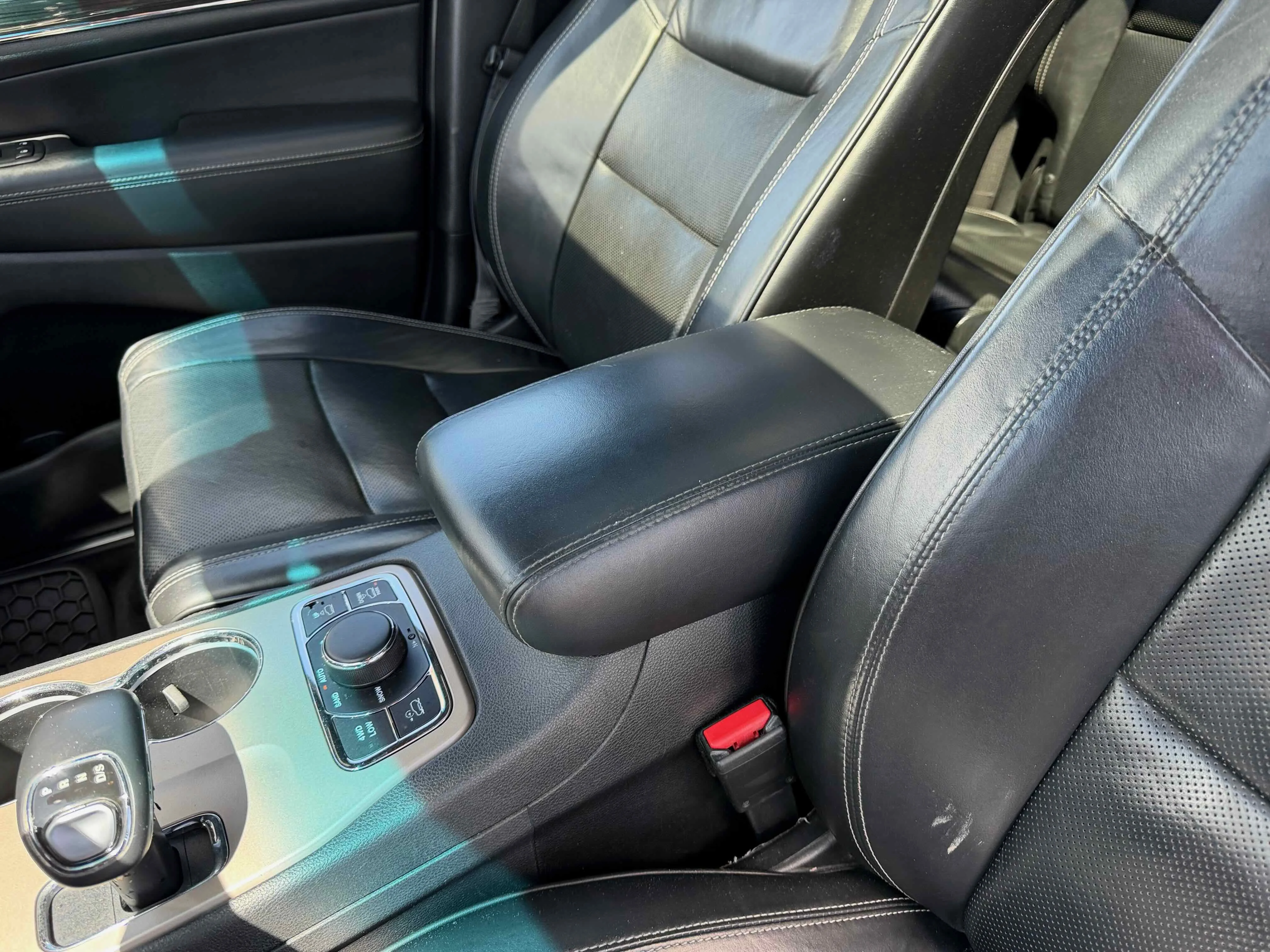 Used 2015 Bright White Clearcoat Jeep Overland image 25