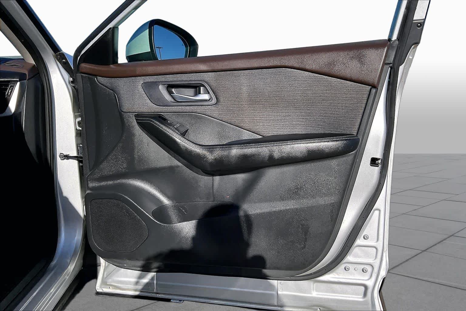 Used 2023 Brilliant Silver Metallic Nissan SV image 22