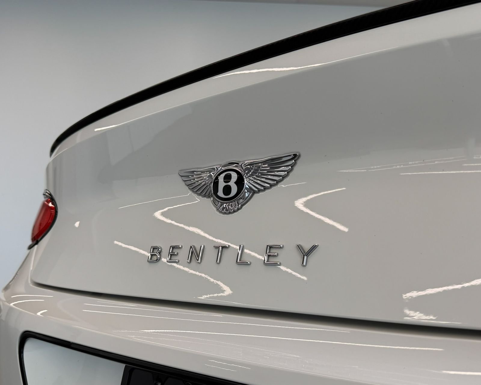 Used 2023 White Bentley V8 S image 42