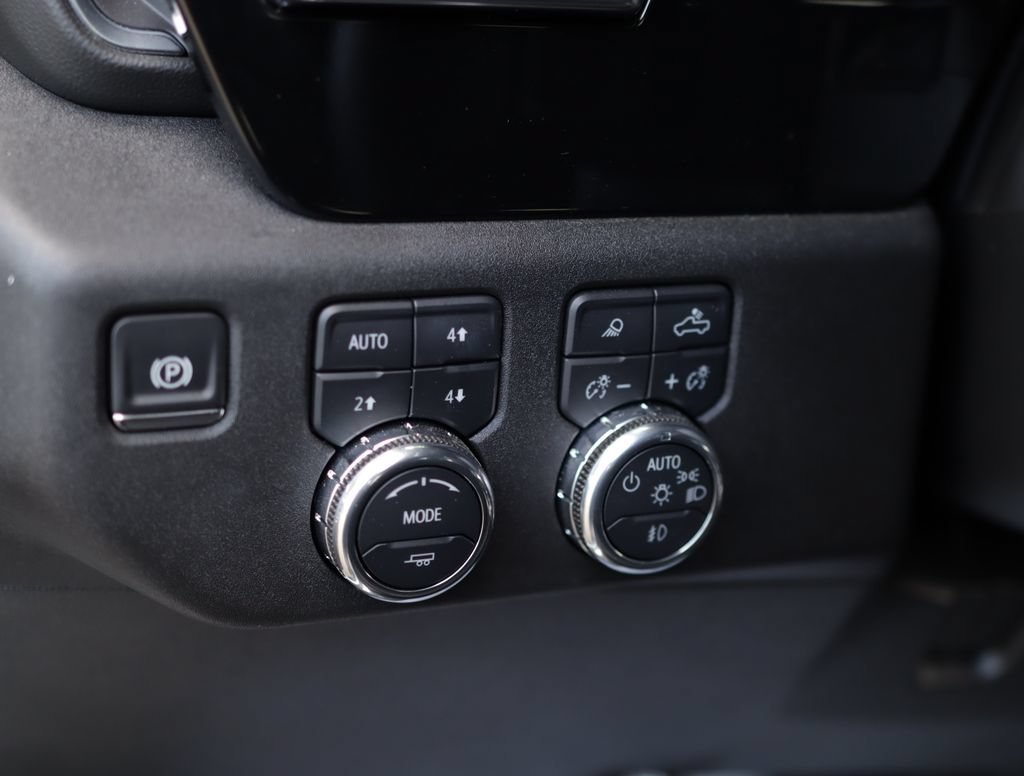 Used 2025 Summit White GMC Elevation image 10