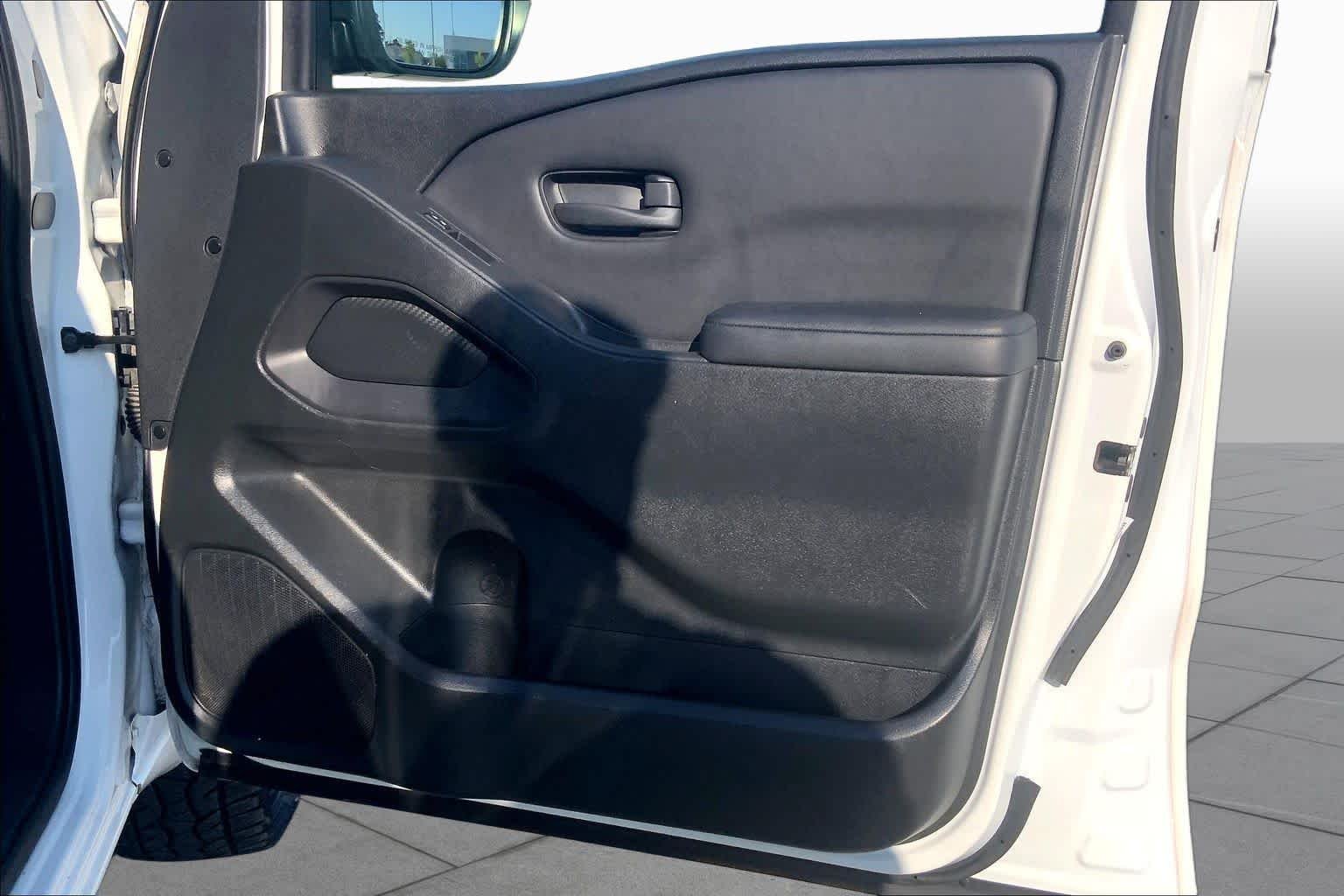 Used 2022 Glacier White Nissan S image 19
