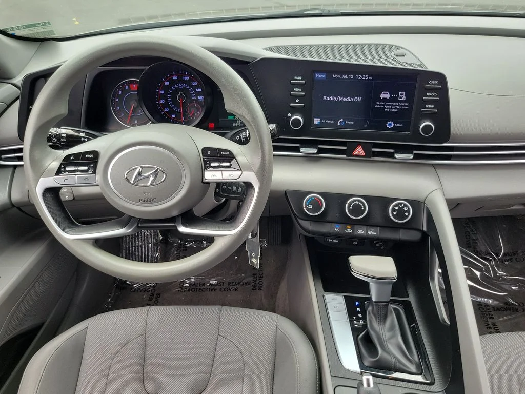 Used 2023 Fluid Metal Hyundai SE image 4