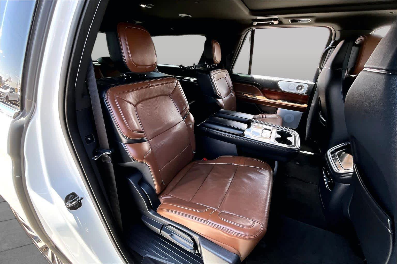 Used 2023 Pristine White Lincoln Reserve image 18