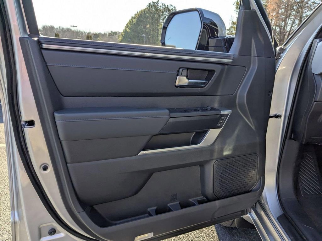 2025 Toyota Tundra Platinum - Photo 11