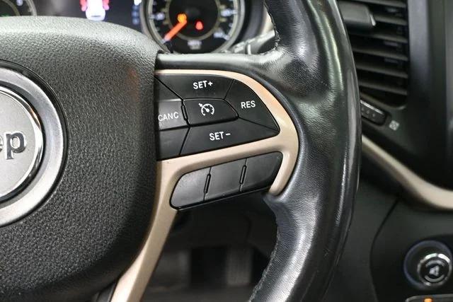 Used 2015 Gray Jeep Limited image 30