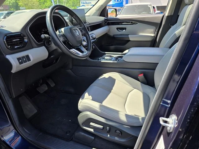 Used 2025 Blue Honda Touring image 11