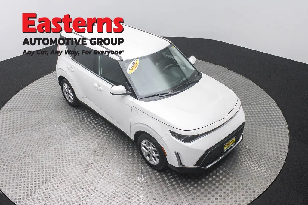 Used 2024 White Kia LX image 3