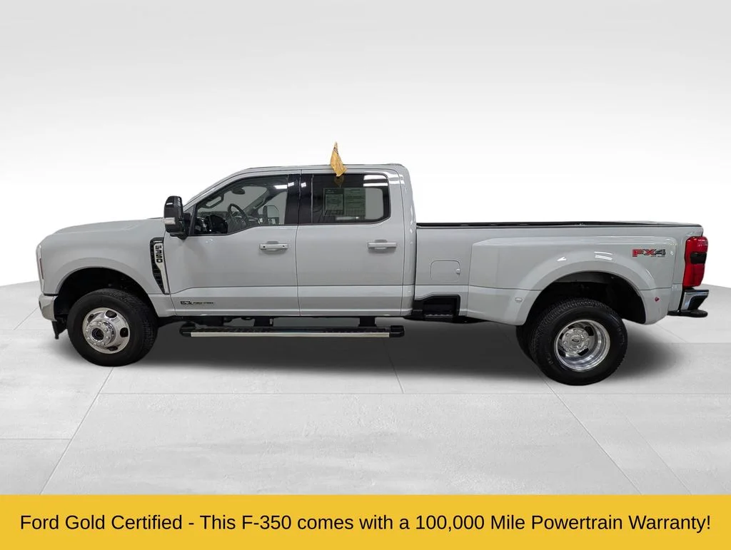 Used 2025 Avalanche Ford Lariat image 1