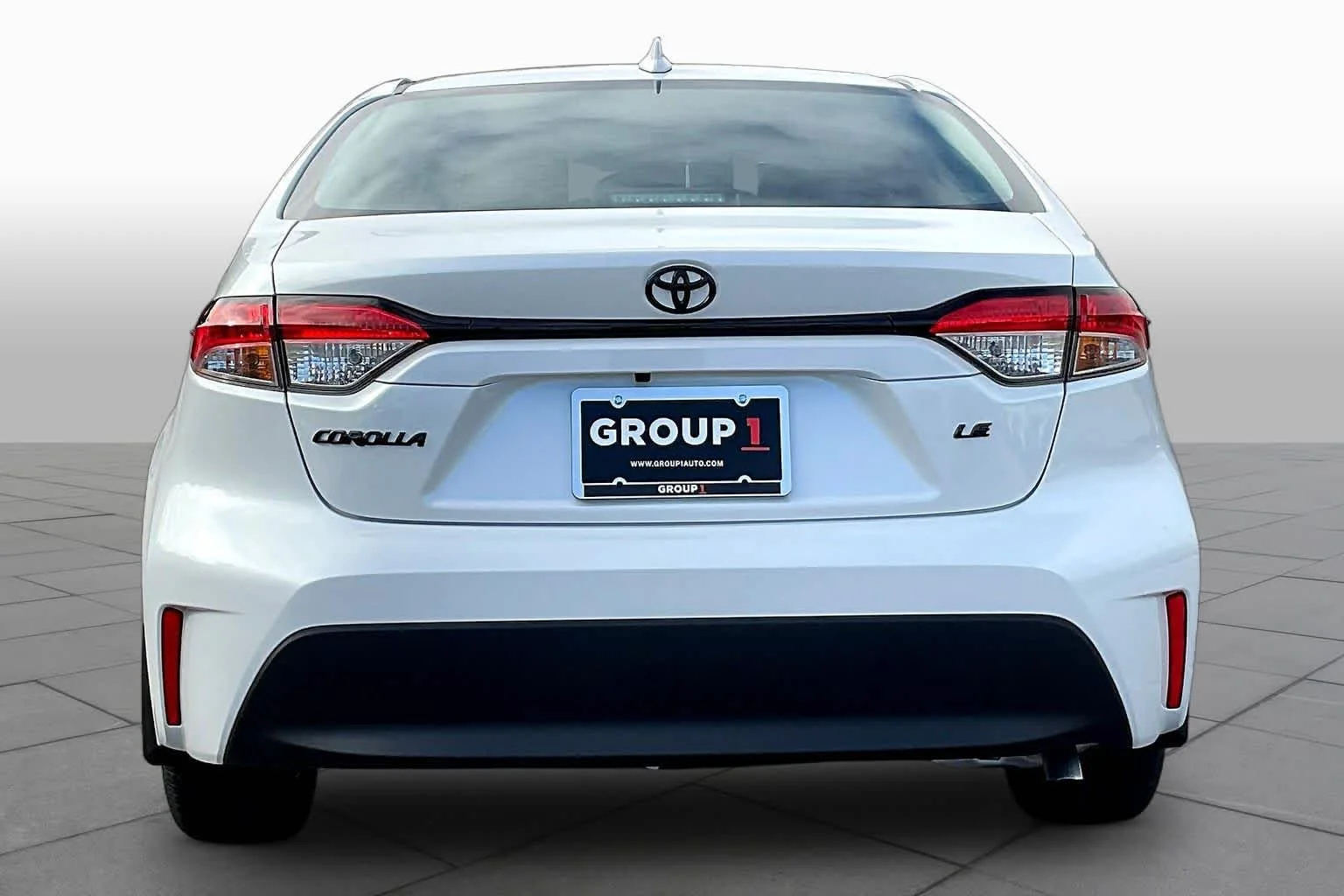 New 2027 Wind Chill Pearl Toyota LE image 4