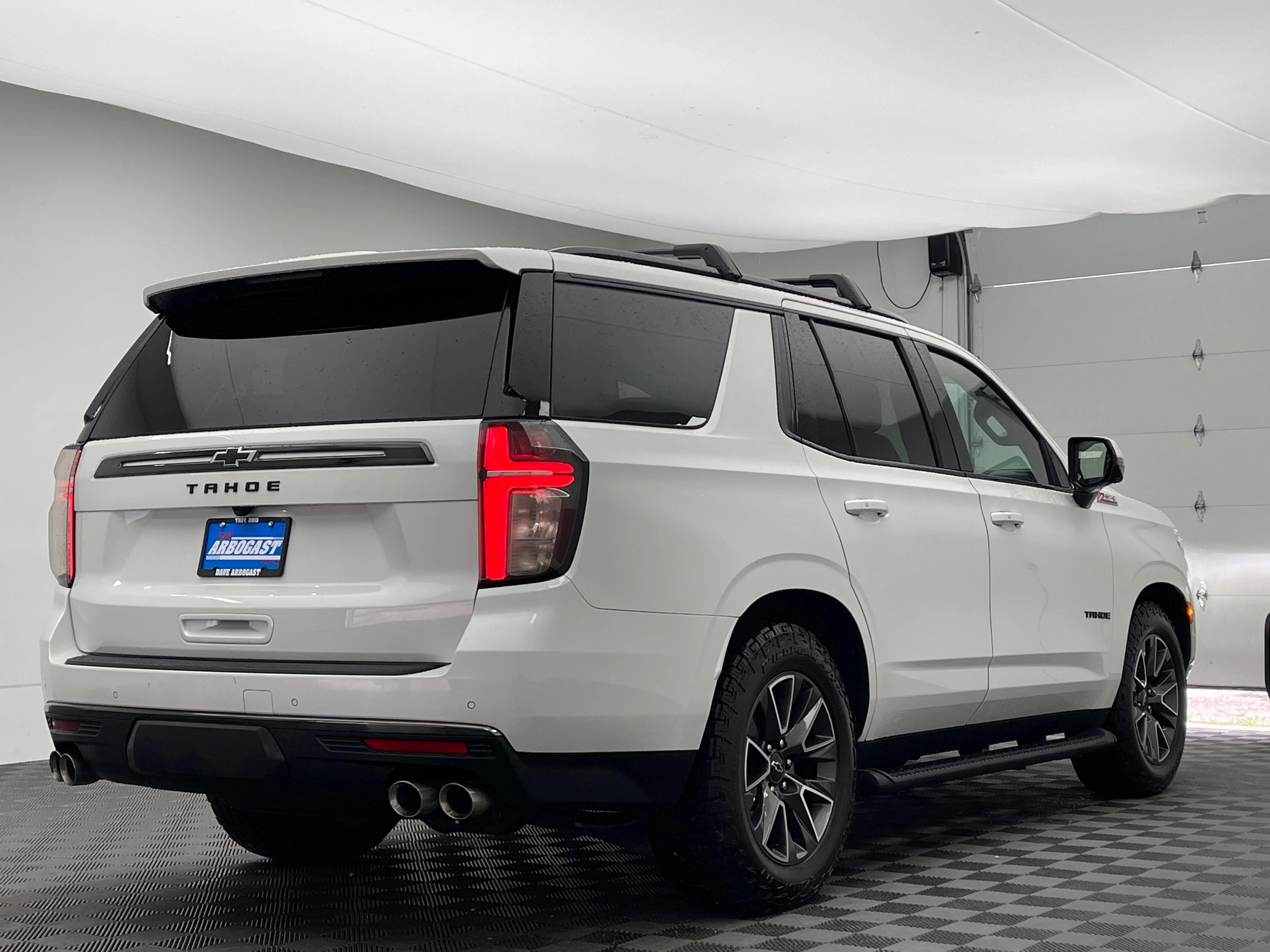 Used 2022 Iridescent Pearl Tricoat Chevrolet Z71 image 8