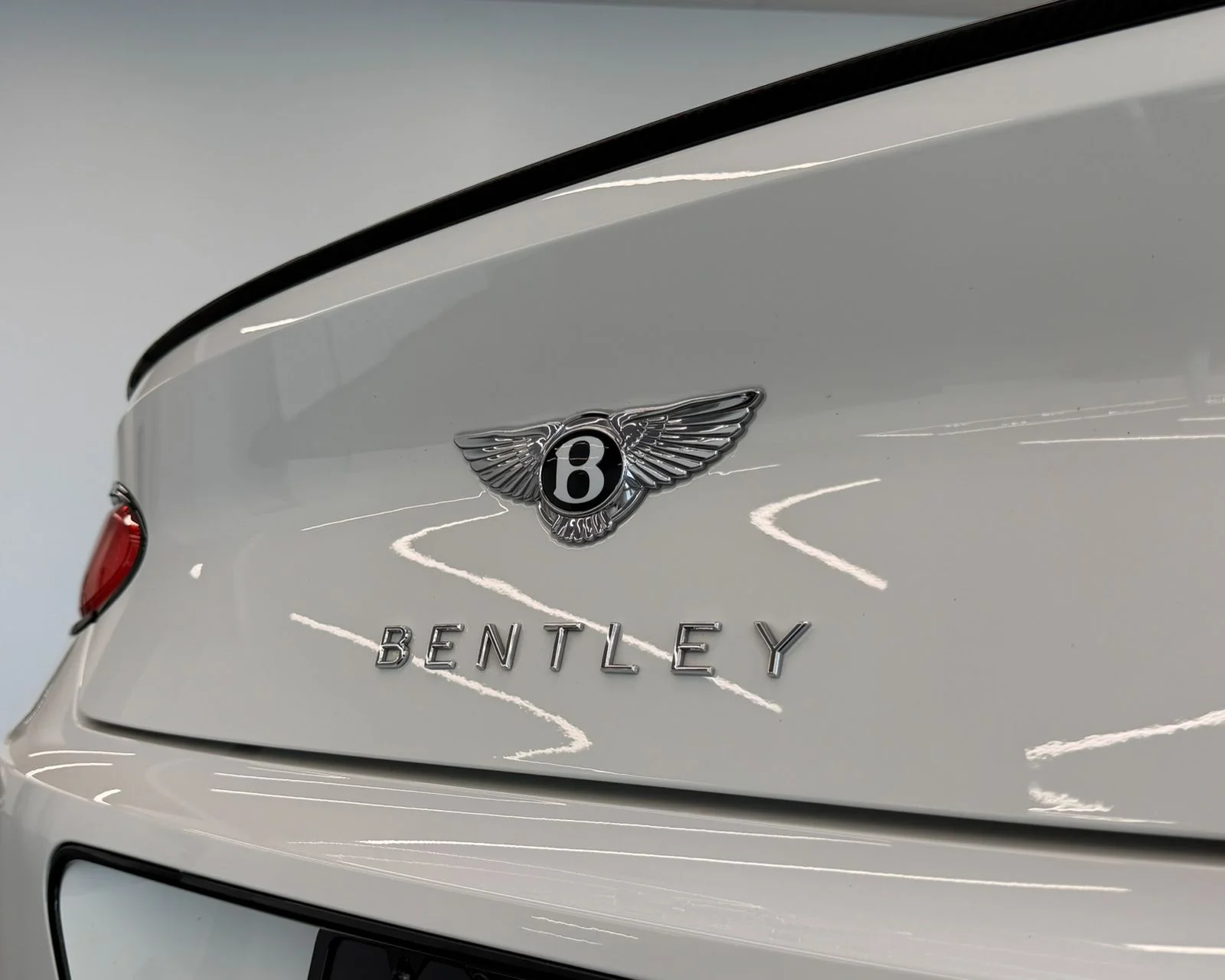 Used 2023 White Bentley V8 S image 42