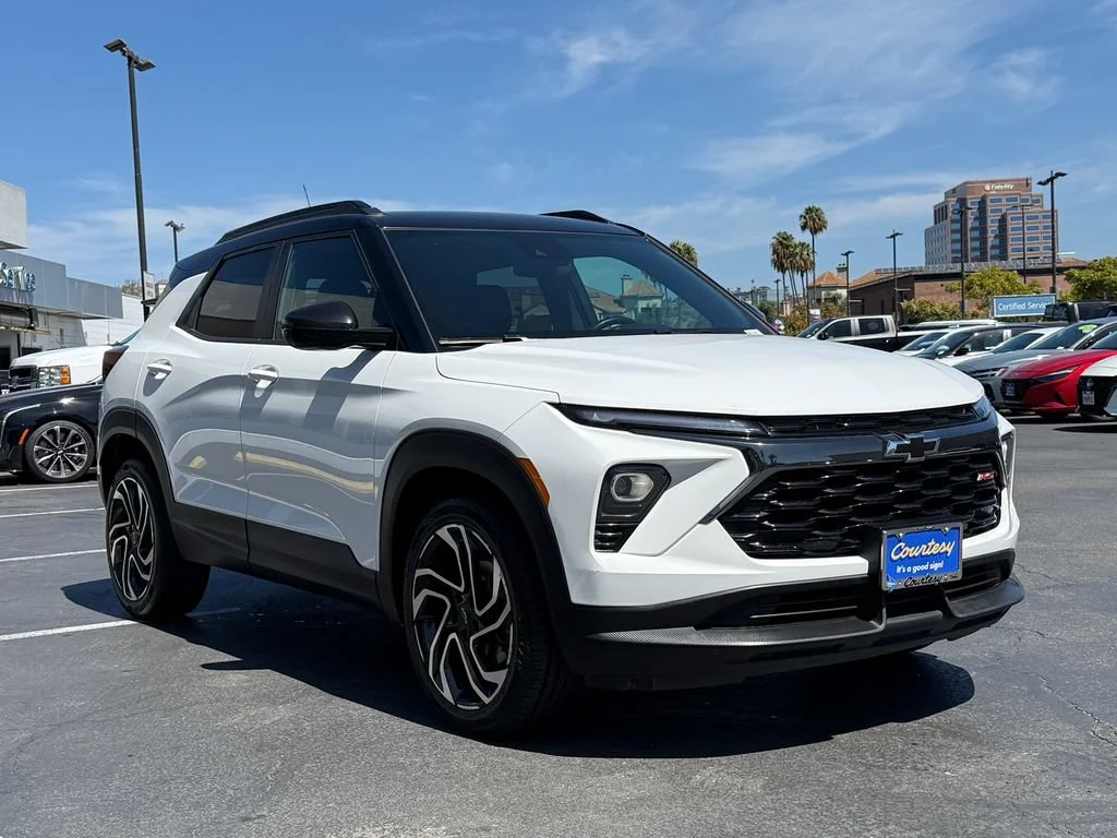 Used 2024 Summit White Chevrolet RS image 5