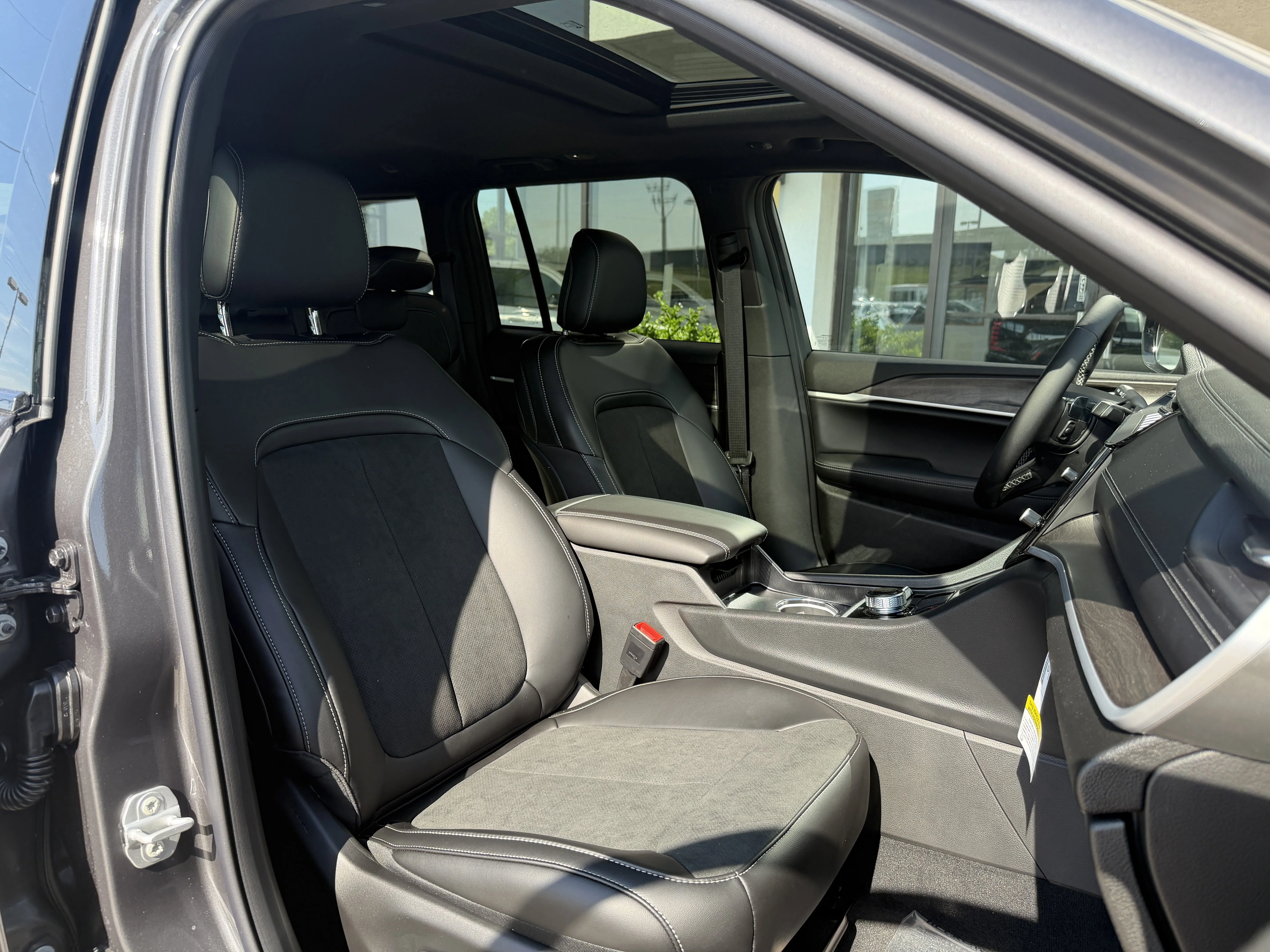 New 2026 Baltic Gray Metallic Clear-Coat Exterior Paint Jeep Altitude image 21