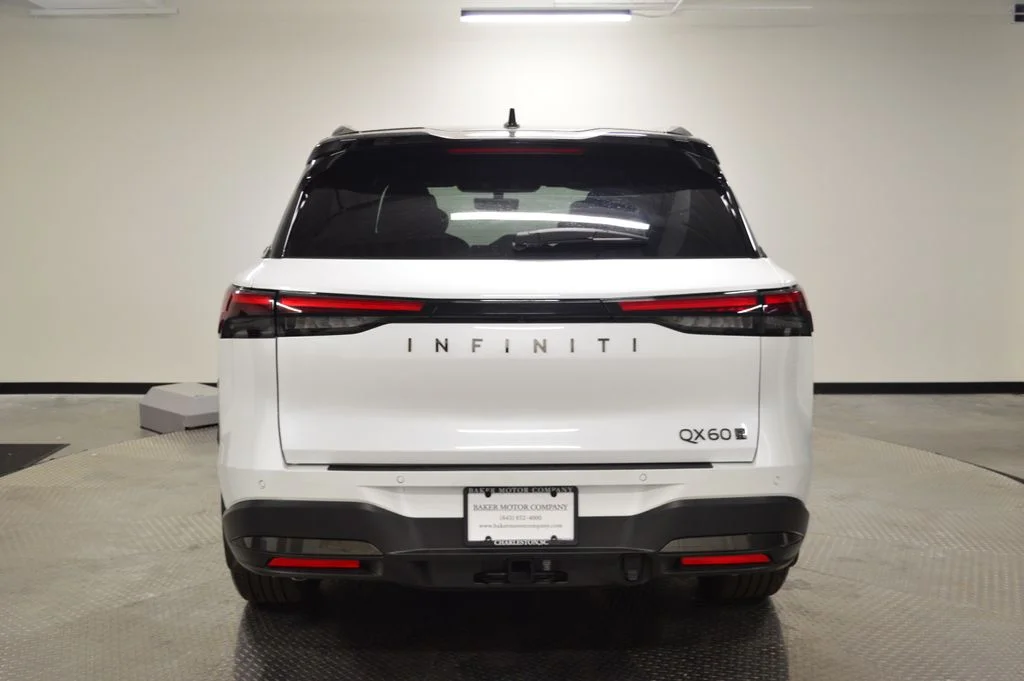 Certified Used 2026 White / Black INFINITI Autograph image 6