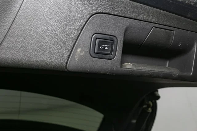 Used 2022 Gray Buick Essence image 11