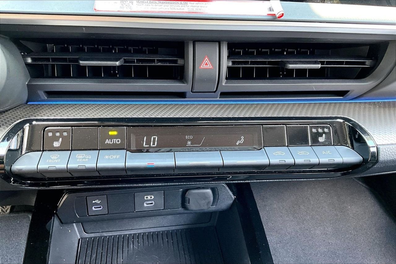 Used 2025  Toyota XLE image 24