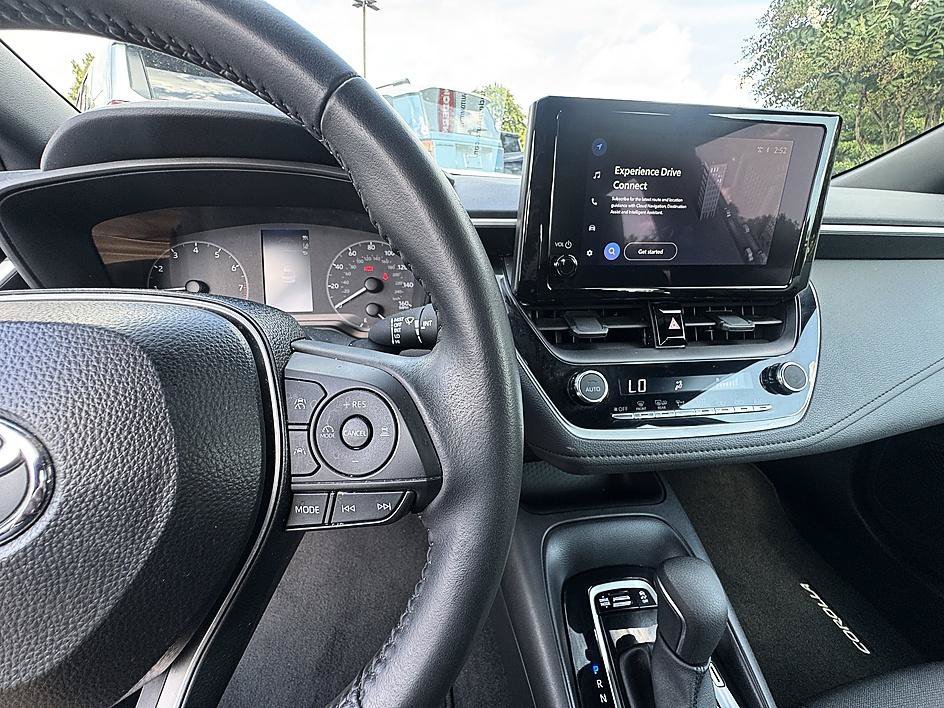Used 2025 Ice Toyota SE image 13