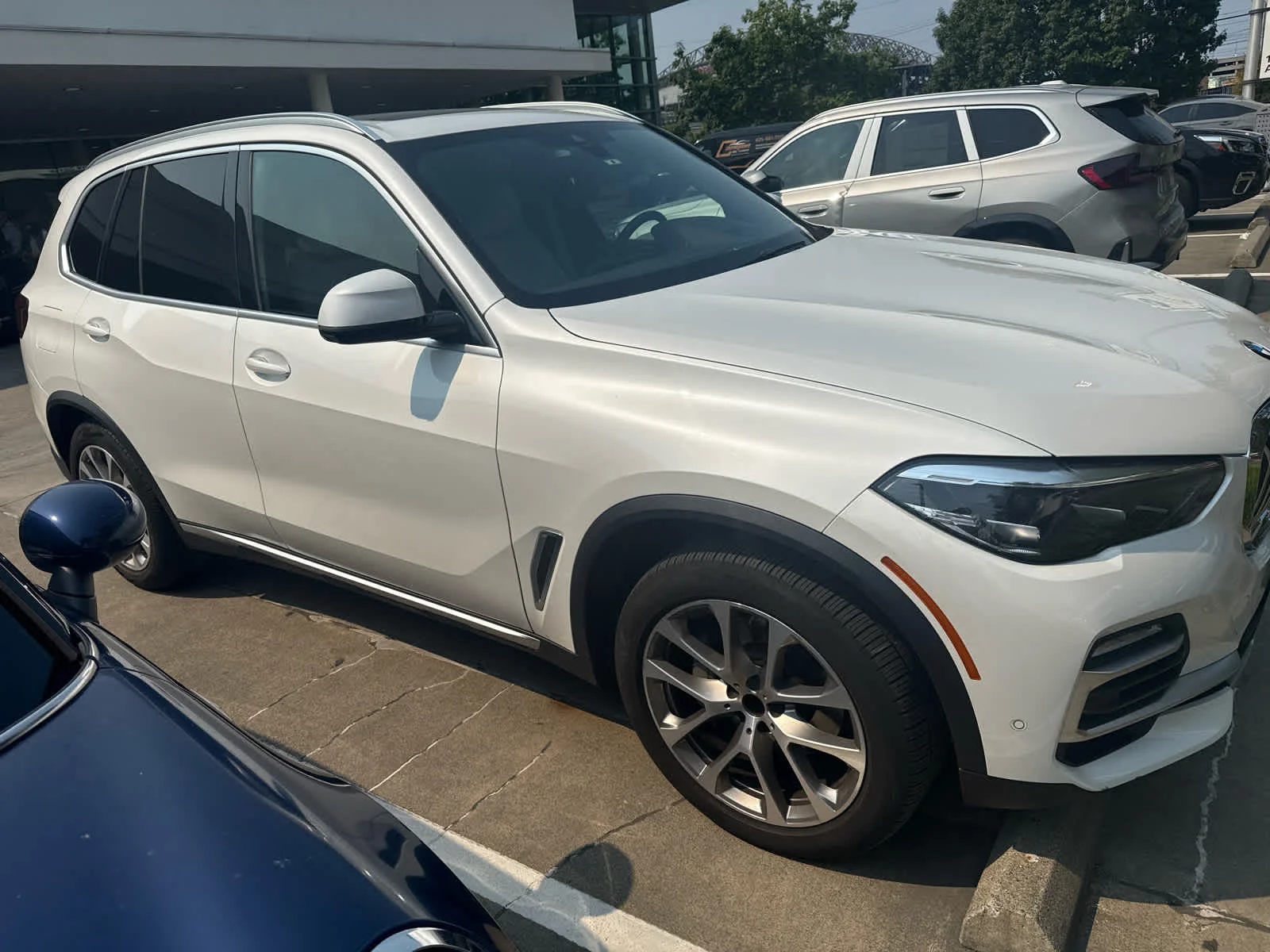 Used 2021 Mineral White Metallic BMW xDrive40i image 3