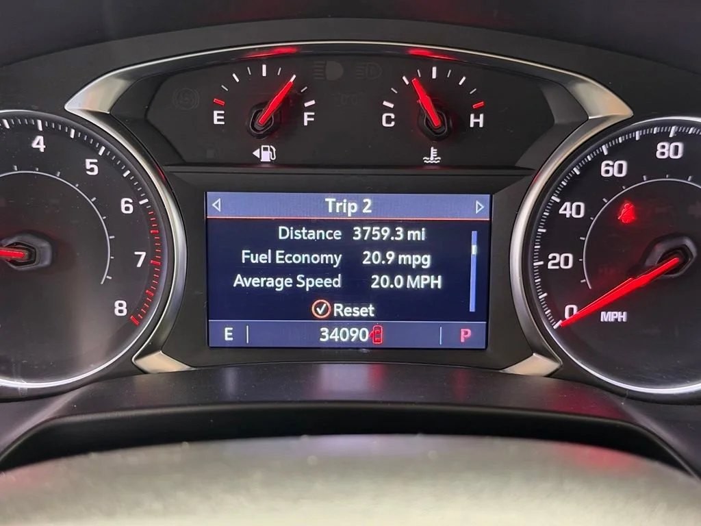 Used 2025 Summit White Chevrolet 2LT image 36