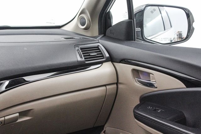 Used 2019 White Honda Touring image 23
