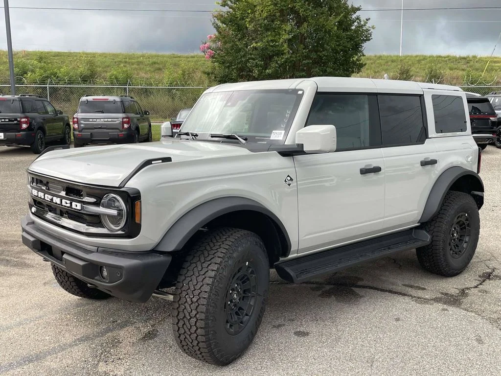 New 2026 White Ford Outer Banks image 7