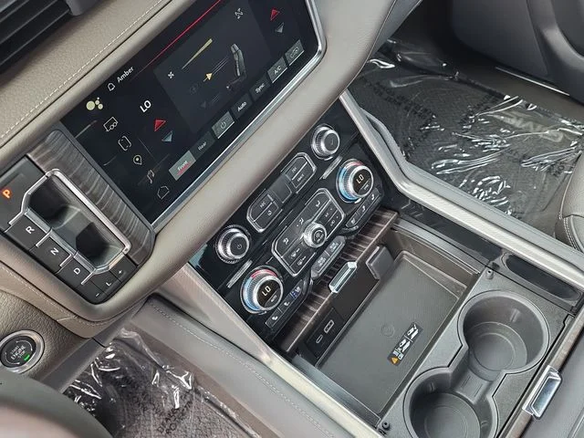 Used 2024 White GMC Denali image 27